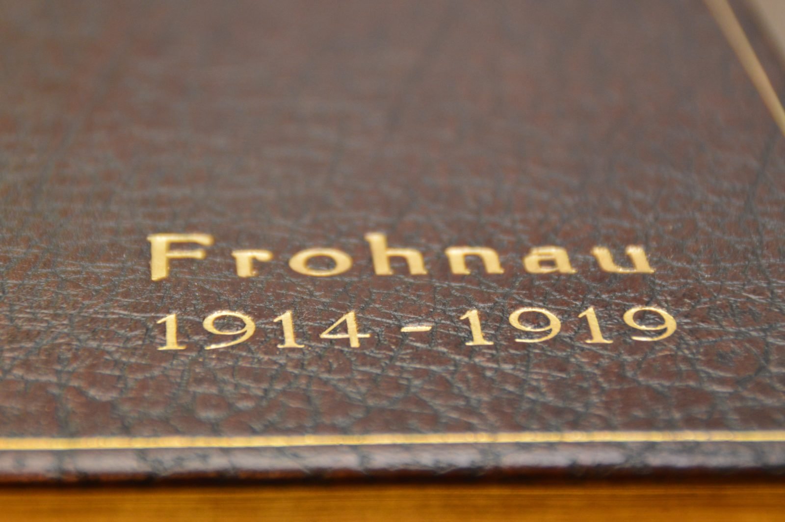 Alter Bucheinband mit der Beschriftung Frohnau 1914 - 1919.