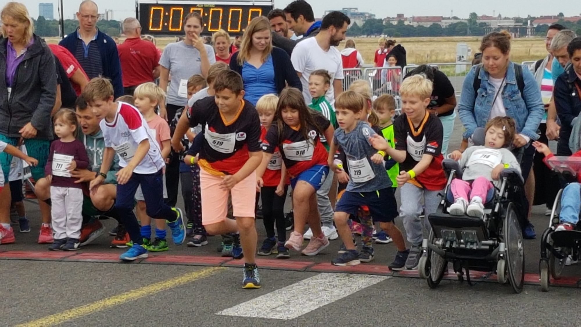 Der Startschuss für den Bambini-Lauf