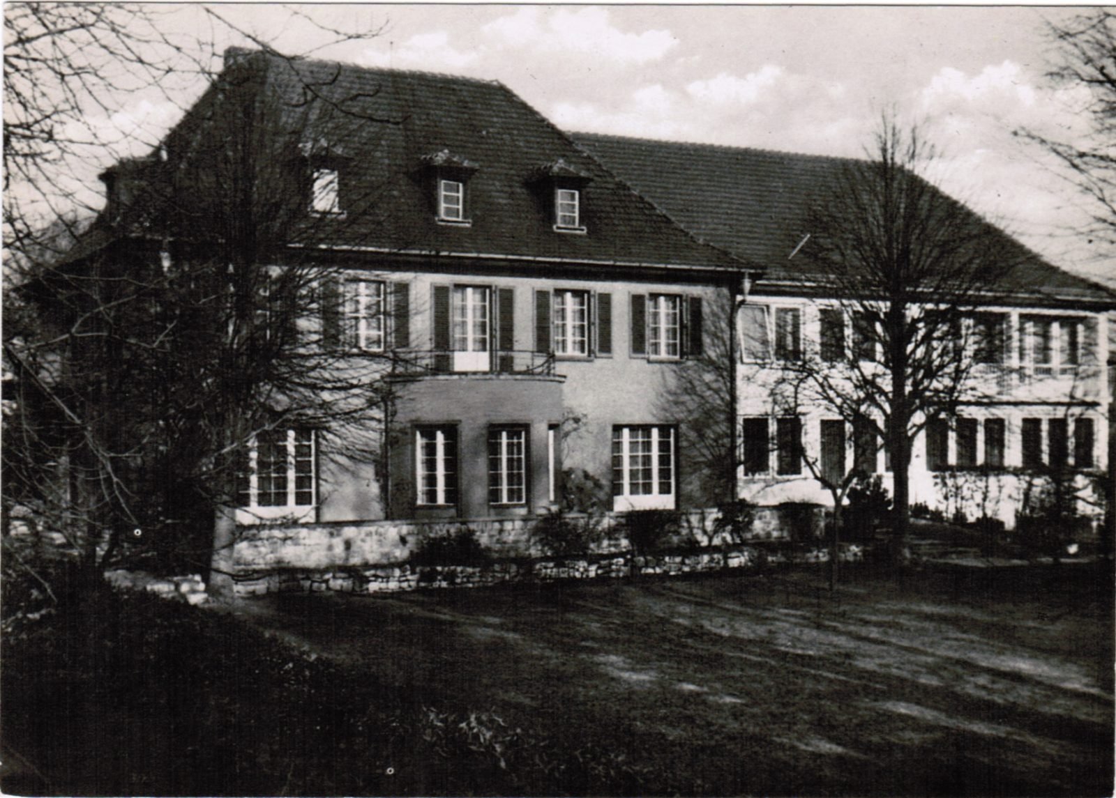 Ein historisches schwarz-weiß-Foto der Villa Donnersmarck, vor dem Umbau zum barrierefreien Treffpunkt