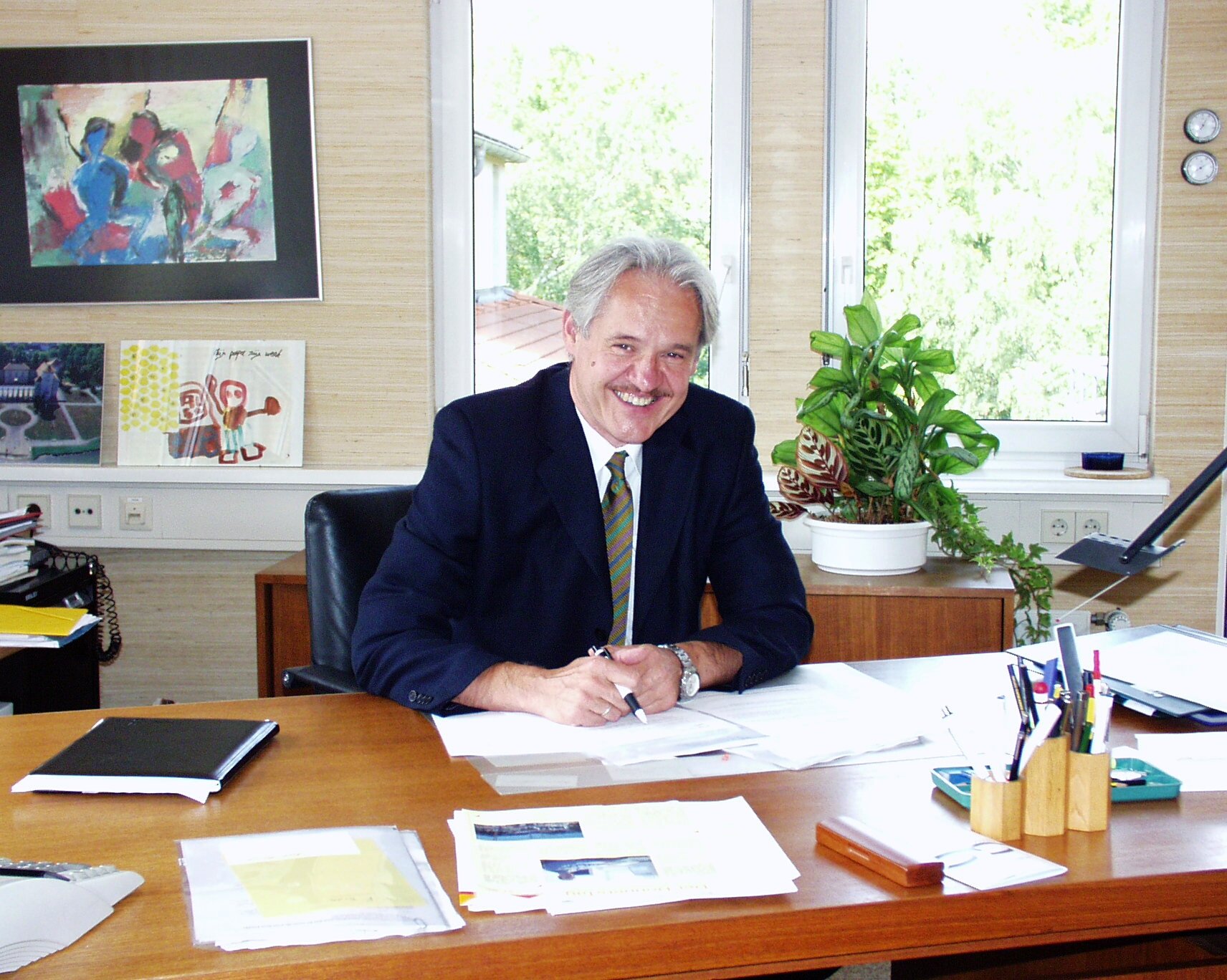 Wolfgang Schrödter in seinem Büro.