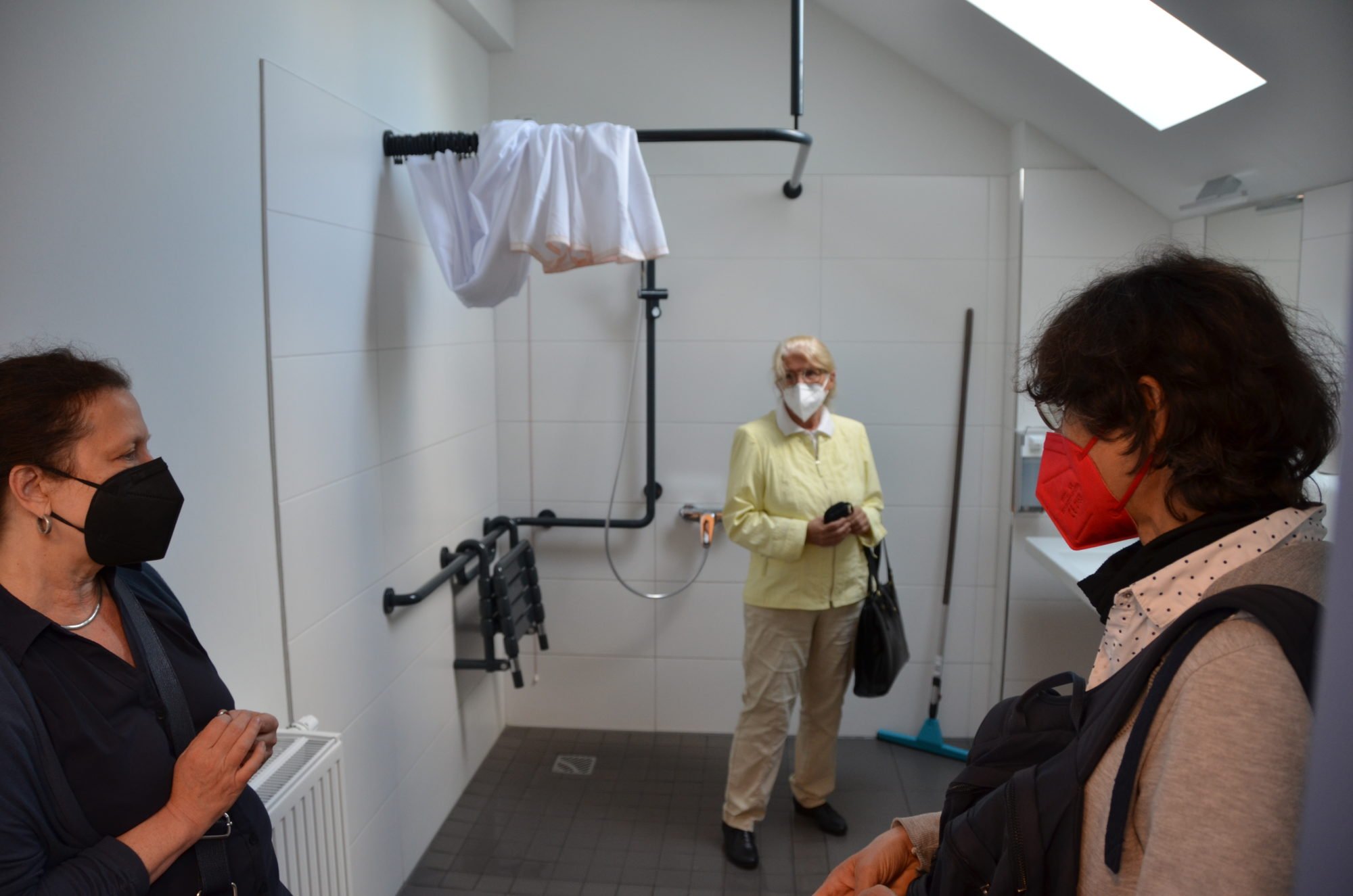 Ein barrierefreies Badezimmer im Frauenhaus.