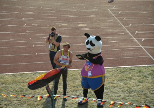 Sebastian Dietz feiert bei der Para Leichtathletik EM 2018 seinen ersten Europameister-Titel.