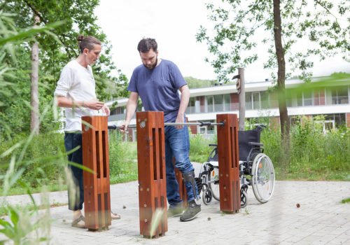 Rehabilitationsübungen vor dem P.A.N. Zentrum