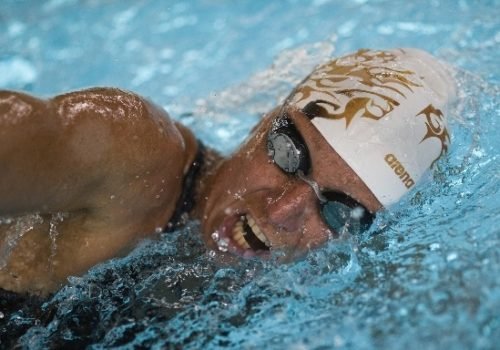 EIne Schwimmerin beim Training