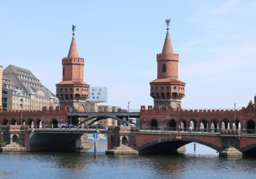 Die Oberbraumbrücke zwischen den Bezirken Friedrichshain und Kreuzberg.
