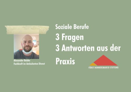 Ein Porträtfoto von Alexander Bubke auf grünem Hintergrund, daneben das Stiftungslogo und der Schriftzug: Soziale Berufe 3 Fragen 3 Antworten aus der Praxis